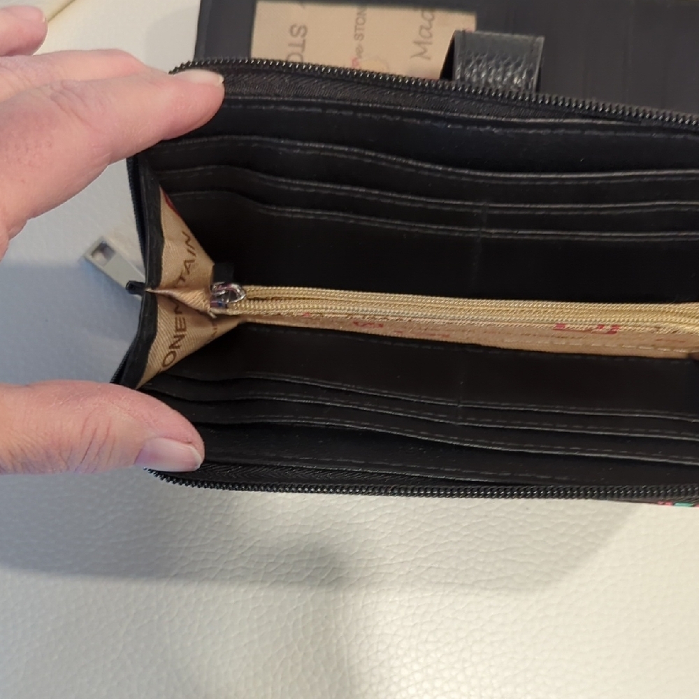 Stone Mountain Accessories Black Floral Wallet - Picture 5 of 5